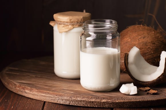 Com probiótico de verdade: como fazer iogurte sem lactose em casa com apenas 3 ingredientes