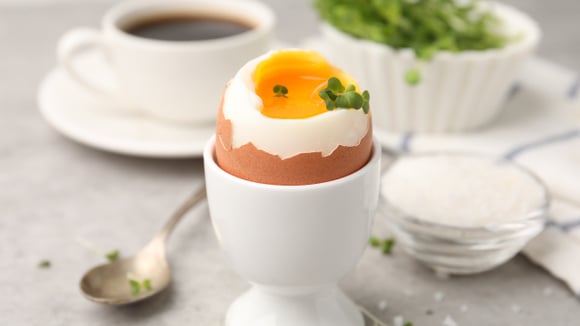 Cozedor elétrico por menos de R$ 40 é ideal para deixar a dieta em dia ou agilizar o café da manhã