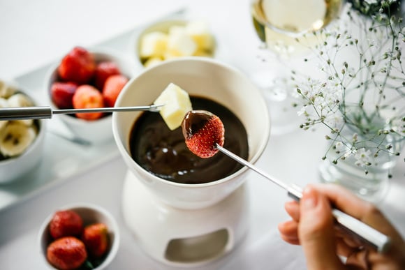 Descobri a melhor receita de fondue de chocolate e o segredo para ele nunca empedrar no TudoGostoso