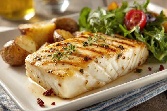 Filés de peixe versus peixe inteiro: qual a melhor opção para aproveitar ao máximo? Descubra um tesouro que muitas pessoas jogam fora gratuitamente