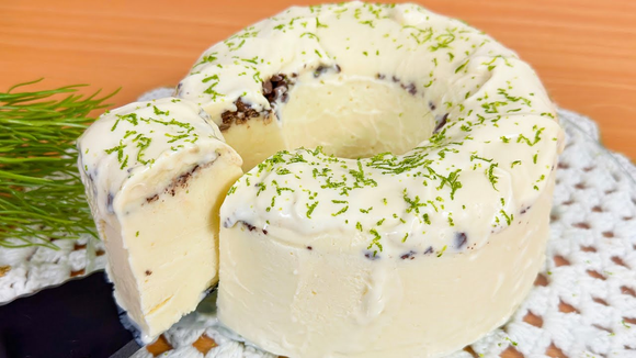 Procurando uma sobremesa refrescante para o seu Natal? Experimente esse sorvete de limão cremoso e você vai querer fazer o verão inteiro