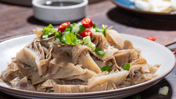 Esse alimento costuma ser encontrado em barracas de comida de rua e restaurantes (Créditos: Shutterstock)