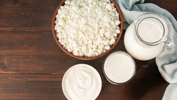 Se você tem leite em casa, você tem um tesouro: saiba como preparar ricota, cottage, requeijão e cream cheese usando apenas a bebida como base