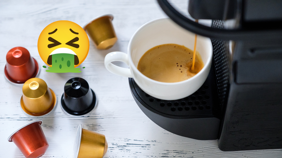 Que nojo! Aqui está o que acontece com a cafeteira de cápsulas se você não limpa direito (tente não vomitar)