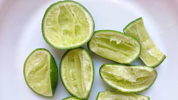 Se você tem cascas de limão, você tem um tesouro: 4 maneiras de reaproveitar e não descartar