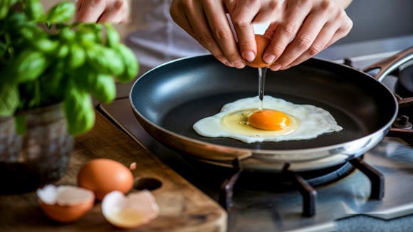 Controlar o calor é o segredo para acertar a textura de um prato simples. (Foto: Shutterstock)