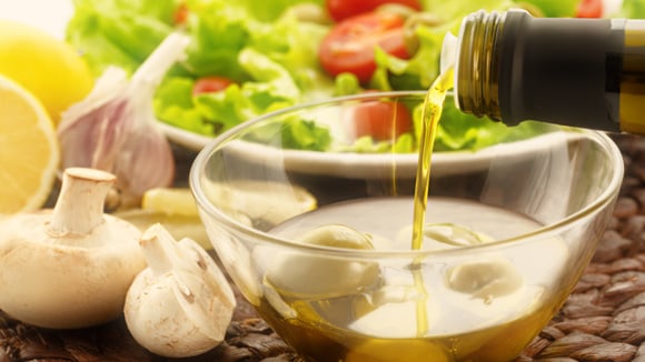Essa é a quantidade de azeite de oliva que você deve consumir por dia para reduzir o risco de morte por doenças