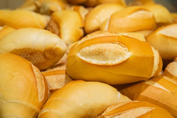 Pão com UM ingrediente e ZERO carboidratos é a melhor receita viral para um café da manhã muito proteico e com baixas calorias