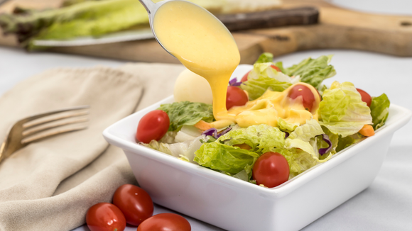 Segundo Jordi Cruz, o vinagre deve entrar antes do sal e do azeite no tempero da salada. (créditos: Shutterstock)