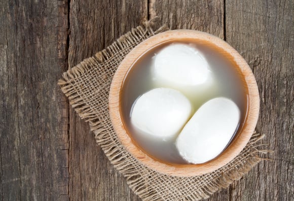 Não jogue fora a água da sua mussarela: descubra como transformá-la em um ingrediente mágico!