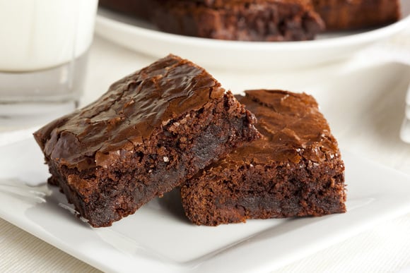 A airfryer é ótima para assar bolos como esse brownie incrível (Créditos: Shutterstock)