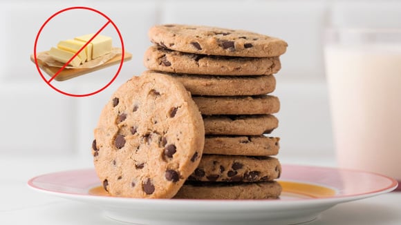 Desde que aprendi a fazer cookie sem manteiga quase nunca sobra quando tiro do forno; é menos gorduroso, mas muito macio!