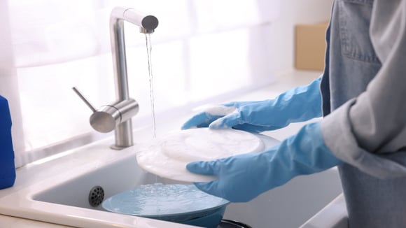 Higiene na cozinha começa pelos utensílios de limpeza (Foto: Shutterstock)