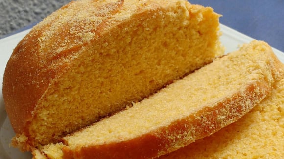 Pão de milho fofinho que derrete na boca: TudoGostoso ensina receita caseira fácil e irresistível