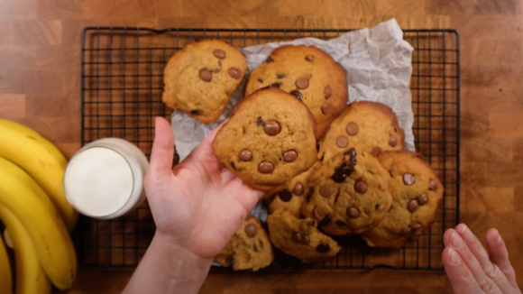 Cookie de banana madura com gotinhas de chocolate: até meu marido que não gosta da fruta comeu e adorou!