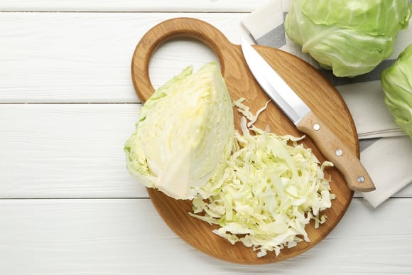 Repolho salteado com alho: TudoGostoso ensina uma receita rápida que combina com tudo, para o almoço ou jantar!