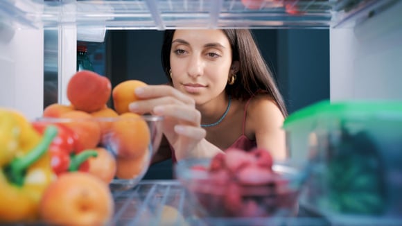 O que acontece se você trocar o jantar por frutas e como isso afeta seu corpo e sua energia?