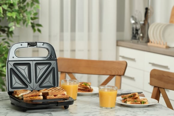 Ela não é só uma sanduicheira: a Cadence Click também faz ovos, waffles e muito mais