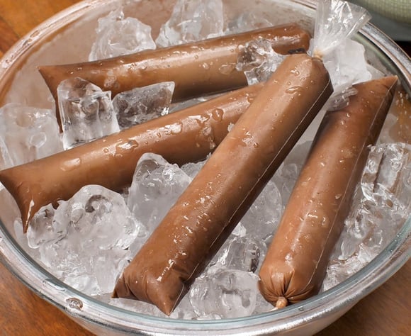 Receitas de geladinho caseiro para refrescar as crianças nas férias de verão; é muito fácil de fazer