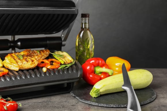 Sanduicheira elétrica que vai muito além do misto quente (Divulgação: Shutterstock).