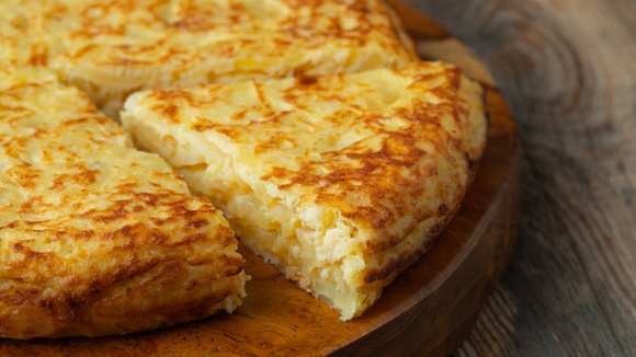 Os chefs concordam: “A melhor fritada leva 1 cebola, 6 batatas, 6 ovos e 300 ml de óleo”