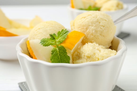 Como fazer sorvete de melão saudável: uma sobremesa leve, com poucos ingredientes e que vai salvar seus dias quentes!