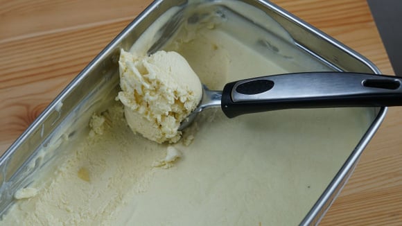 Aprendi a fazer esse sorvete caseiro e agora não quero saber de outro: cada vez faço de um sabor diferente