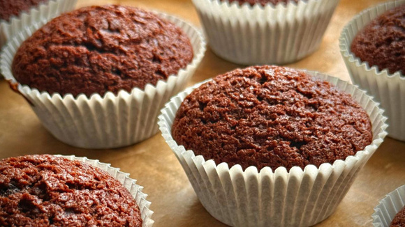 Bolinho de chocolate: aprenda como fazer (Créditos: Canva)