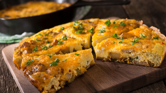 Um jantar com ingredientes simples, mas feitos de um jeito especial. (Créditos: Canva)