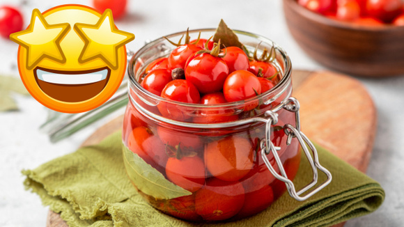 Há dez anos que preparo tomates dessa forma: abro um pote e eles têm sabor de fresco por muito tempo