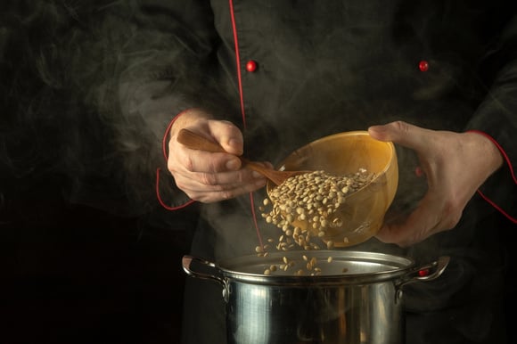 O truque simples com vinagre para cozinhar lentilha sem desmanchar e deixar o prato mais saboroso só o TudoGostoso te ensina