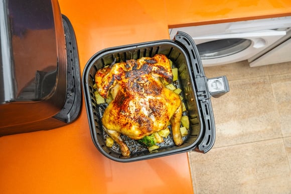 Comida para toda a família: essa air fryer de mais de 8 litros está com 40% OFF