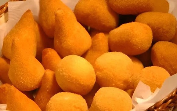 Com essa massa de coxinha você faz esse petisco tão amado ficar perfeito (Créditos: TudoGostoso/Adriele)