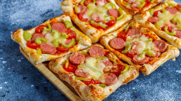 Faça o recheio da pizza individual como quiser (Créditos: Magnific)