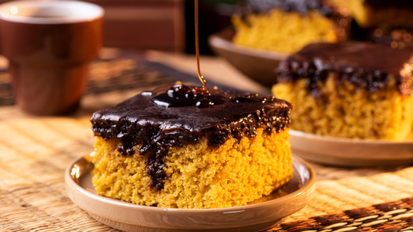 O erro que todo mundo comete: por que o seu bolo de cenoura sola e como deixá-lo fofinho de verdade