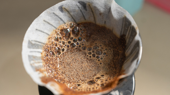 Por que colocar canela em pó antes de coar o café: depois que descobri os benefícios só faço desse jeito