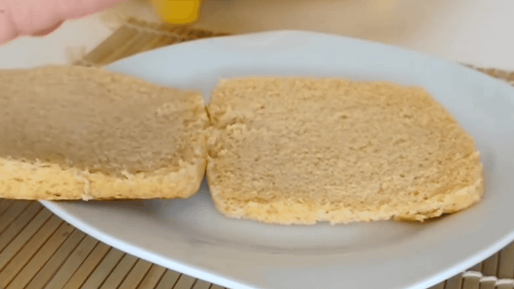 Pão de aveia e iogurte na frigideira: sem farinha branca, pronto em 5 minutos e perfeito para substituir o pão francês
