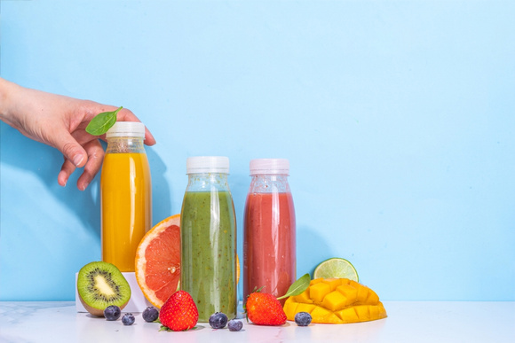 Sucos, smoothies e jejum líquido: as dietas detox realmente limpam o organismo?