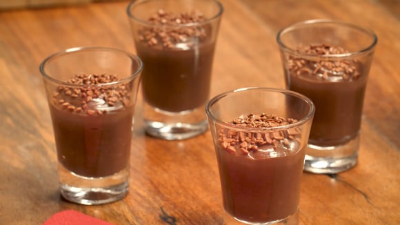 Você não precisa ter o trabalho de enrolar esse brigadeiro (Créditos: TudoGostoso)