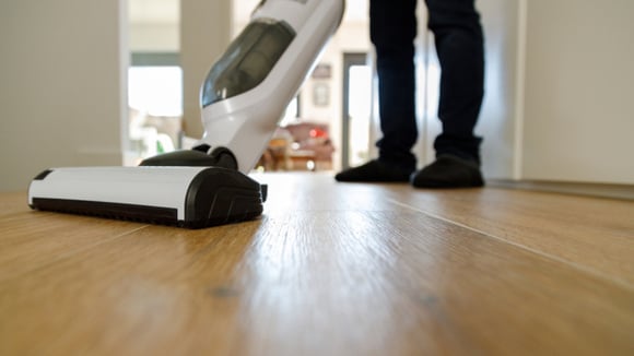 Para deixar a casa mais limpa! Aspirador de pó vertical Mondial Turbo Cycle está com o menor preço do ano na Amazon