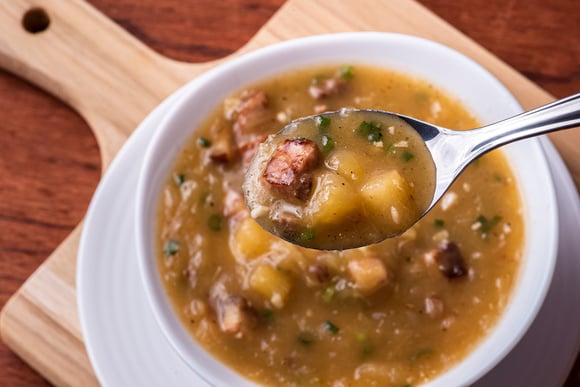 Nada como um caldo nutritivo para comer neste frio: fácil de fazer e muito delicioso, ele ainda é ótimo para a digestão!