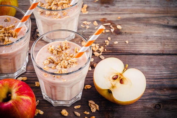 Por que as pessoas estão tomando vitamina de aveia e maçã em jejum?