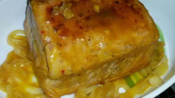 Lombo de porco ao molho de maracujá é o prato principal suculento e econômico para a sua ceia de Natal!