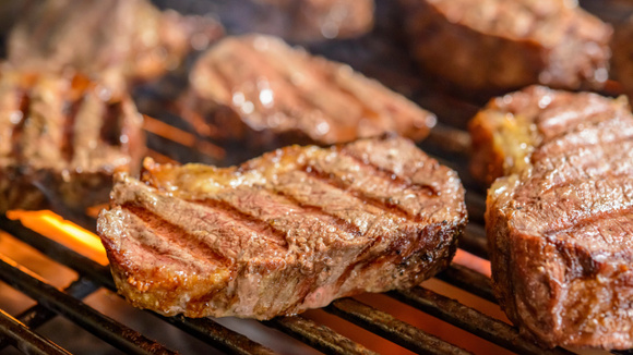 Quando não posso comprar picanha ou contrafilé, essa é a carne que uso no churrasco: suculenta, macia e fácil de preparar