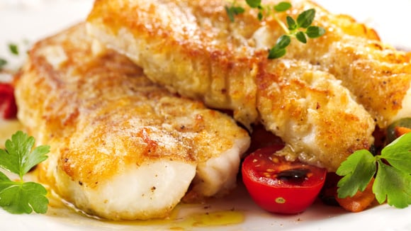 Esse é o melhor peixe para fazer bife: crocante por fora e macio por dentro, fica melhor que peito de frango