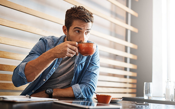 A psicologia afirma que as pessoas que tomam café preto sem açúcar costumam ter essas 9 atitudes em comum
