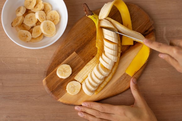 Alimentos que nunca devem ser consumidos ao mesmo tempo que bananas