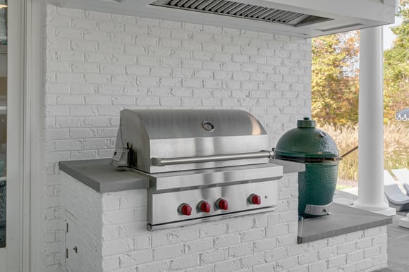 Modelos a gás e elétricos podem produzir menos fumaça do que as versões tradicionais a carvão. (créditos: Shutterstock)