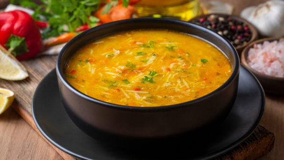 Só quero essa sopa cremosa nos dias frios: receita fácil e econômica que aquece de verdade