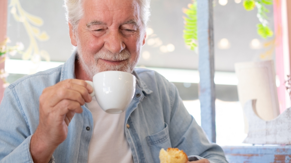 Café ajuda na saúde e envelhecimento de uma forma que a ciência ainda não entendia, aponta novo estudo com descoberta inédita